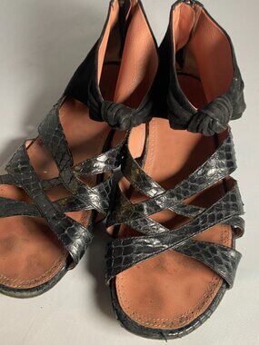 Alaia Black Crossover Straps & Zip Closures at Shafts